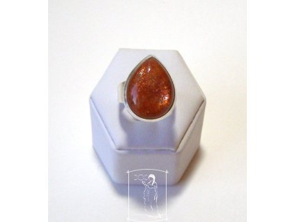 Sluneční kámen – stříbrný prsten Brána prosperity, kapka, vel. 57