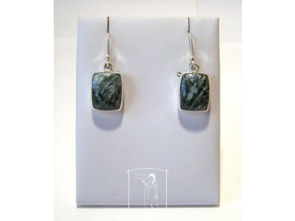 Stříbrné náušnice se serafinitem Klid mezi světy – přírodní serafinit zasazený do stříbra Ag 925
