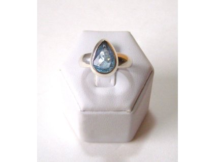 Stříbrný prsten s akvamarínem Jemný luxus – kapkový tvar, velikost 59