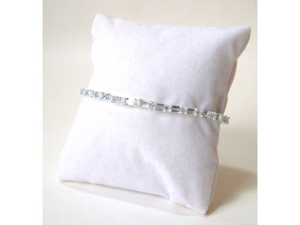 Stříbrný náramek s akvamarínem v obdélníkovém tvaru se smaragdovým brusem – Modrý akcent