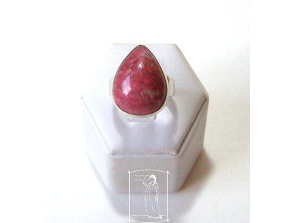 Thulit – stříbrný prsten kapka