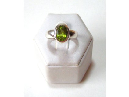 Olivín – stříbrný prsten Štěstí na dosah (vel. 57)