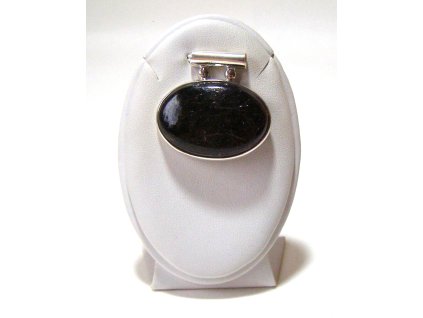 Stříbrný přívěsek s nuumitem oválného tvaru – Ochrana vnitřní síly