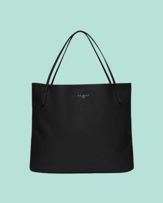 „Jako nová!“ 🖤 Tahle elegantní kožená kráska od značky @guibertparis si rozhodně zaslouží druhou šanci. Precizní...