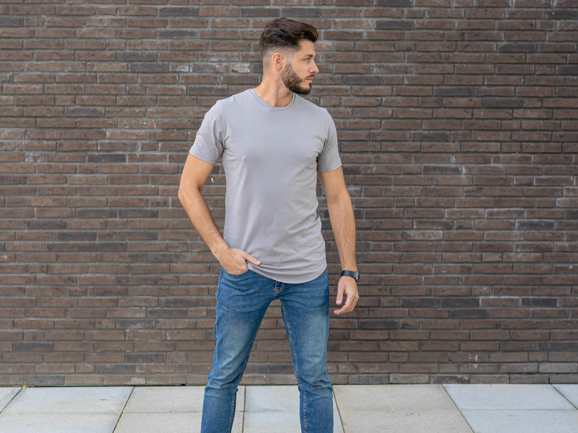 Zistite, aké sú najvhodnejšie strihy a kombinácie pre vysokých mužov