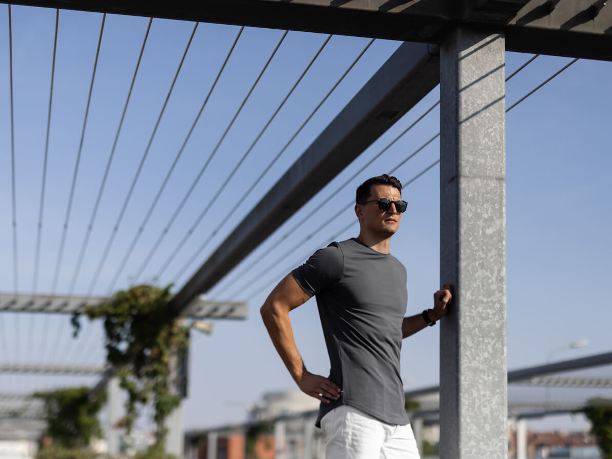 5 reasons to wear elongated T-shirts