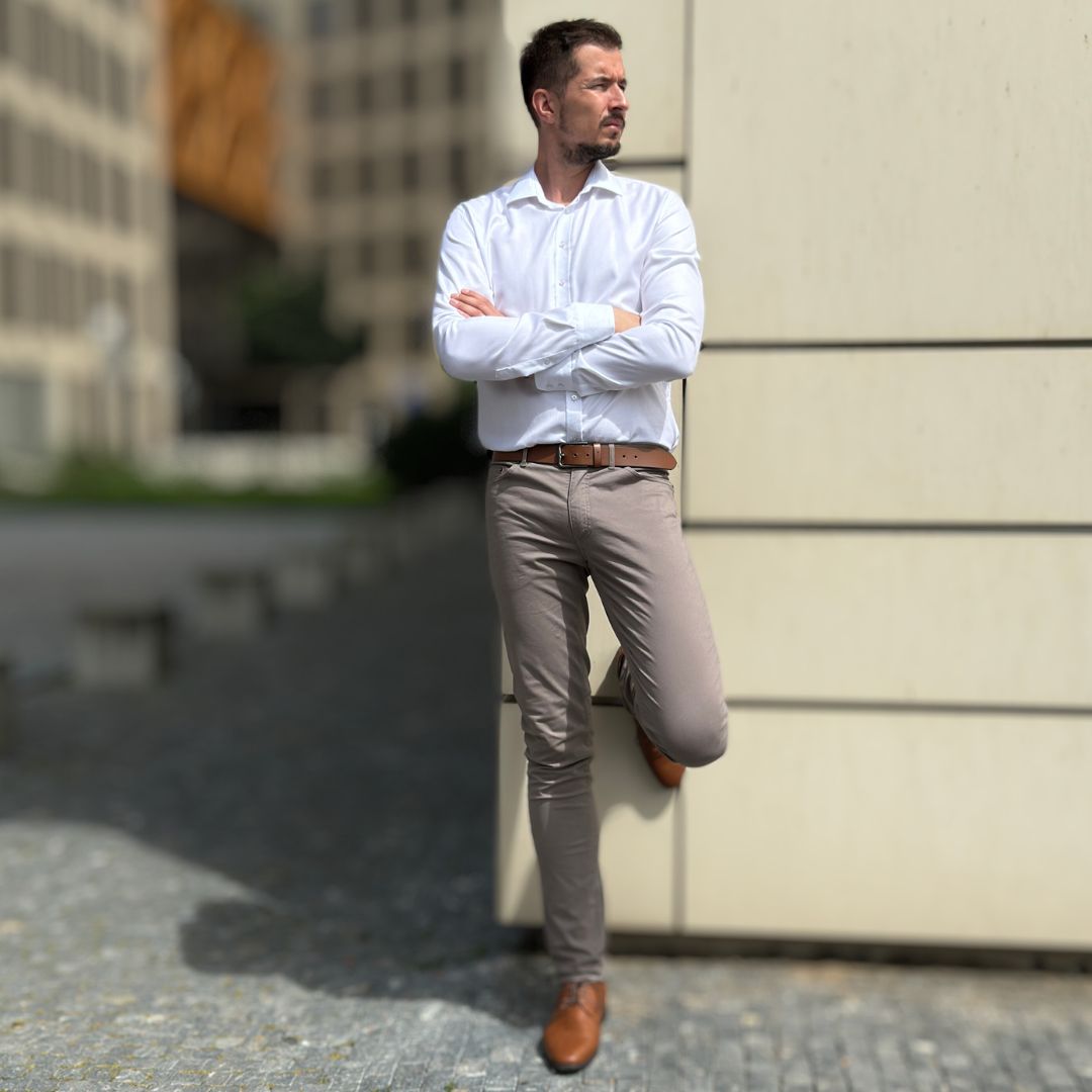 Prodloužené světle béžové kalhoty do letních dnů