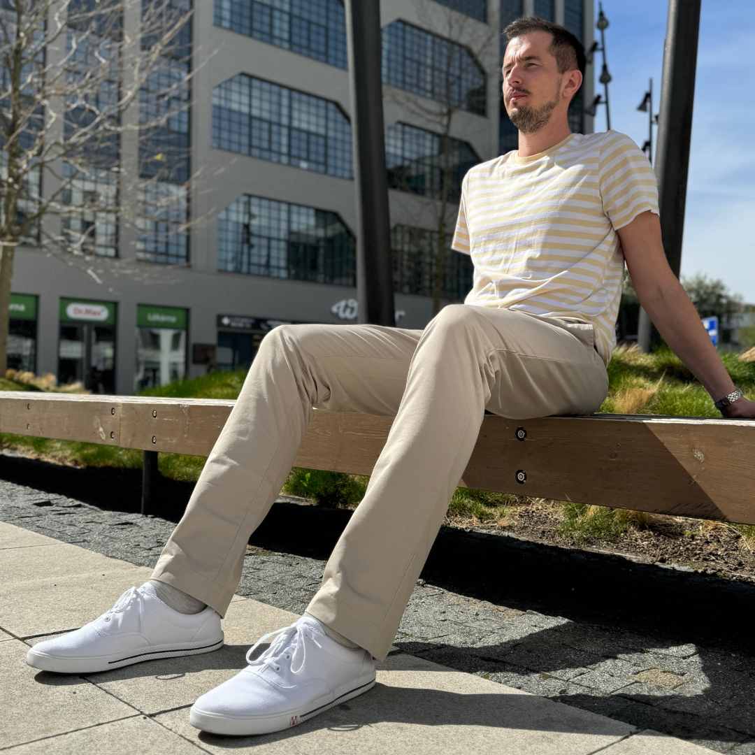 Svěží béžové chinos volnějšího střihu jsou tady!