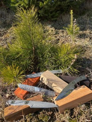 🔥 Čepele z damaškové oceli 🔥 🔪Vlastní nůž z nerezové damaškové oceli? Teď je to na tobě. Vyber si tvar čepele s typickým...