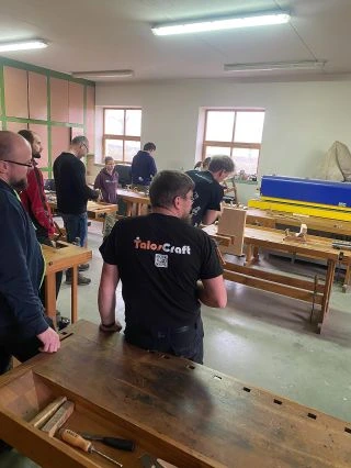 ⚒️Truhlářské kurzy - poslední místa🪚 🔎Chcete proniknout do tajů truhlářského řemesla nebo si zdokonalit postupy a práci v...