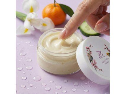 Hyrdra firm cream 2
