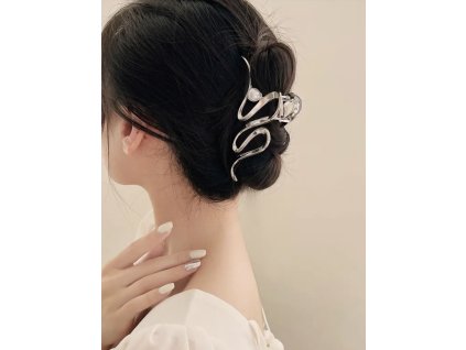 Stříbrná spona s perlou