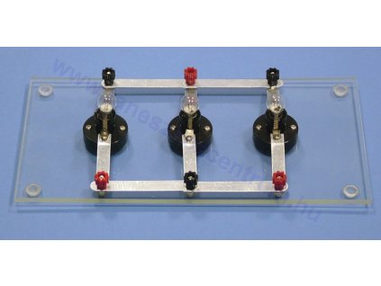 Soros- és párhuzamos kapcsolás, 3 db égővel