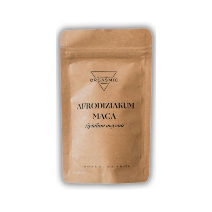 maca na bílém pozadí