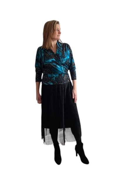 Elegantní svetr se zavinovacím efektem