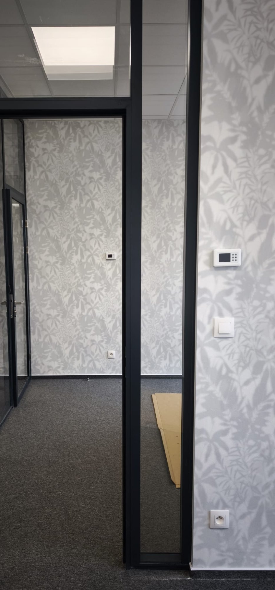 Díky tapetě může být i pracovní prostředí příjemné a útulné. 😊