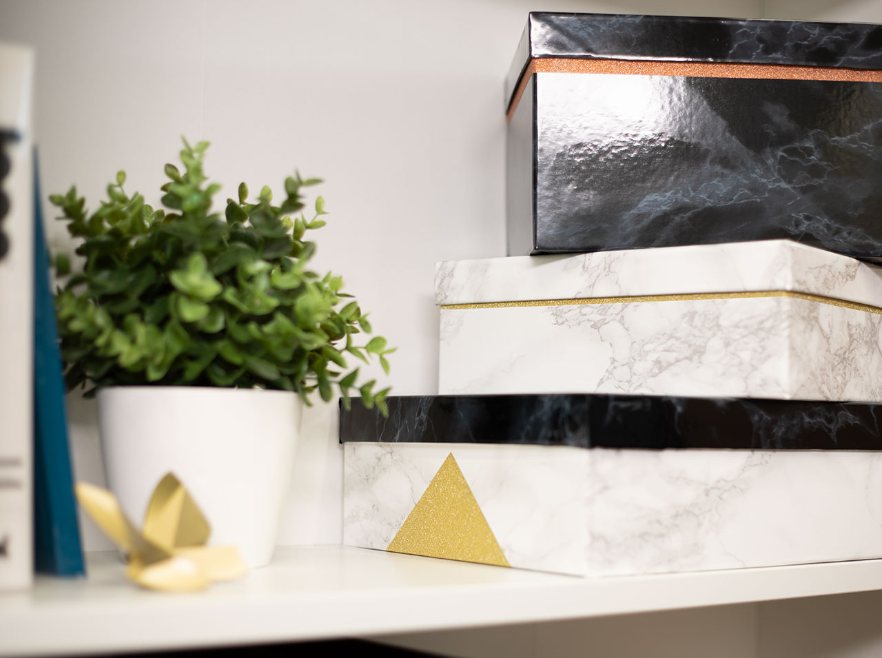 Krabičky v moderním mramorovém stylu