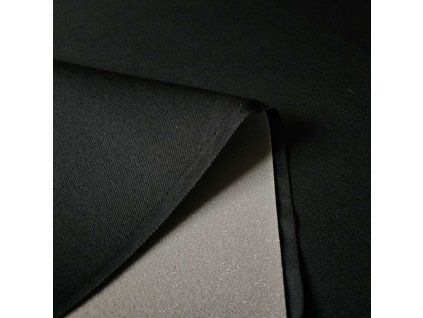 polyester cierna