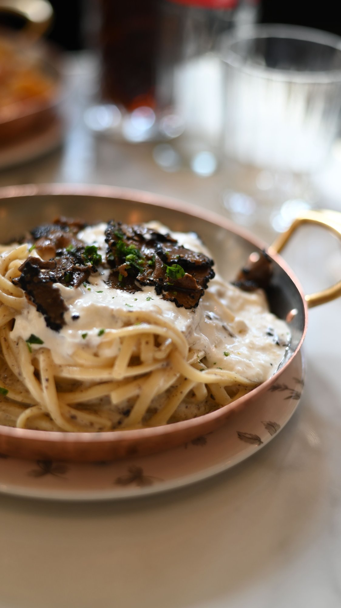 Krémové těstoviny s černým lanýžem