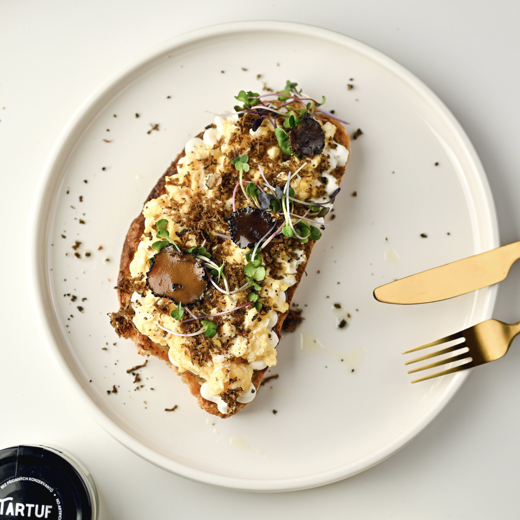 Buržoazní topinka s černým lanýžem - rychlé snídaně do 10 min.