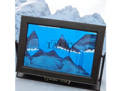 MODRY POZADIE HORY 1 Photoroom