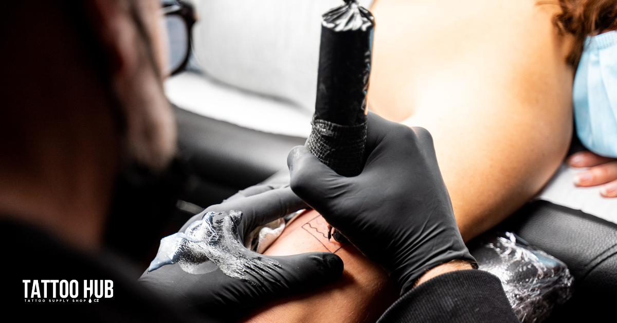 Jak si vybrat první tetovací strojek: Kompletní průvodce pro začátečníky
