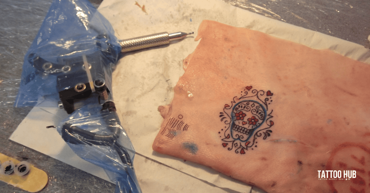 Průvodce pro začátečníky: Cvičení tetování na umělé kůži