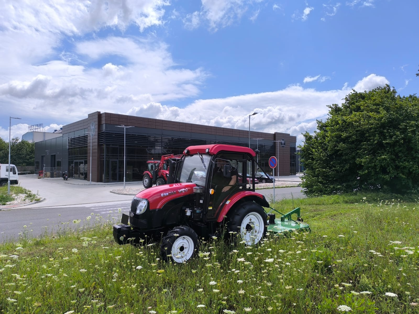 YTO ESK304 v akci s mulčovačkou Tauros SL160!