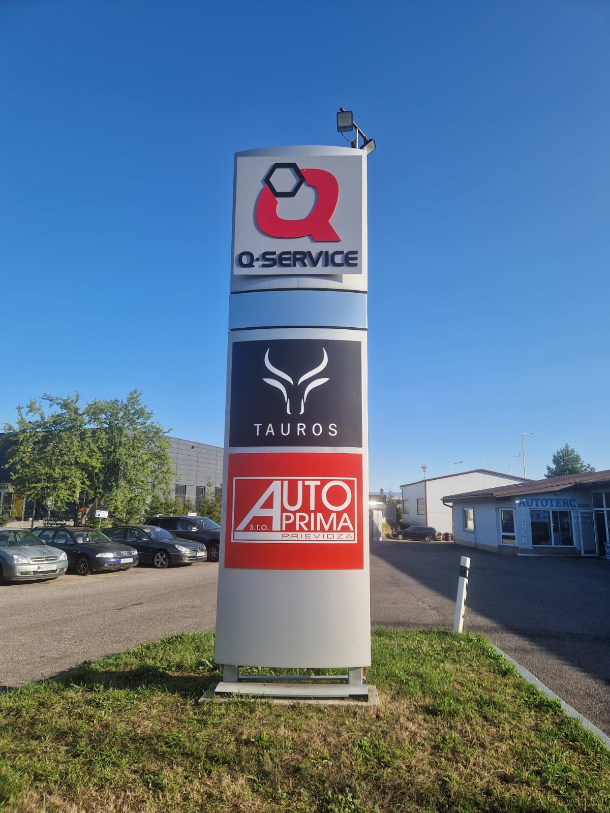 Otevřeno nové dealerství Tauros v Prievidzi