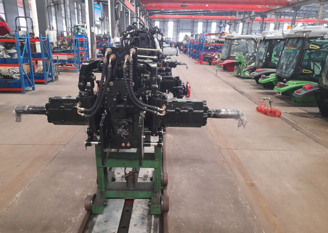Malotraktory Tauros HX504 4x4 se vyrábí i v průběhu vánočních svátků