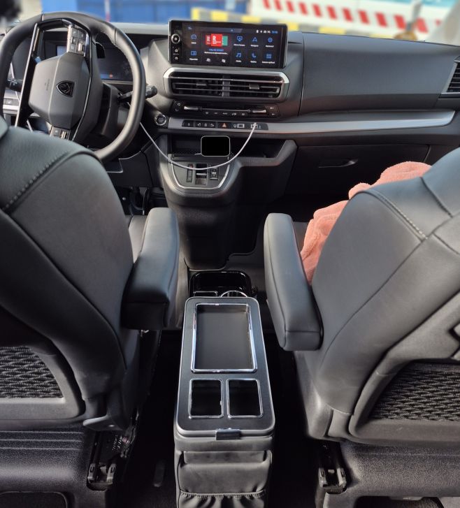 🤩 FOTO SPOKOJENÉHO ZÁKAZNÍKA 🤩 Středová konzole dokonale vyplní místo mezi předními sedačkami a vy tak získáte další...