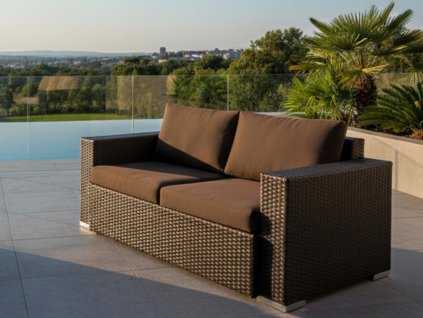 Sedačka z umělého ratanu