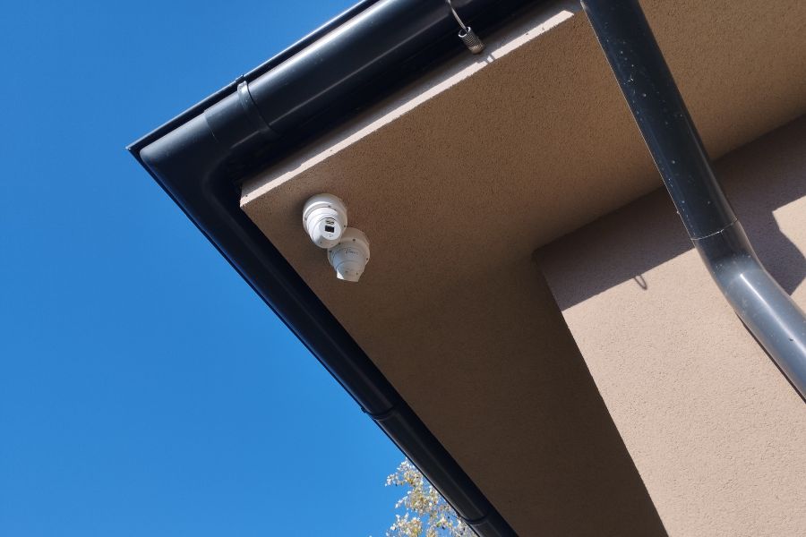 Správne umiestnenie bezpečnostnej kamery mimo dosahu