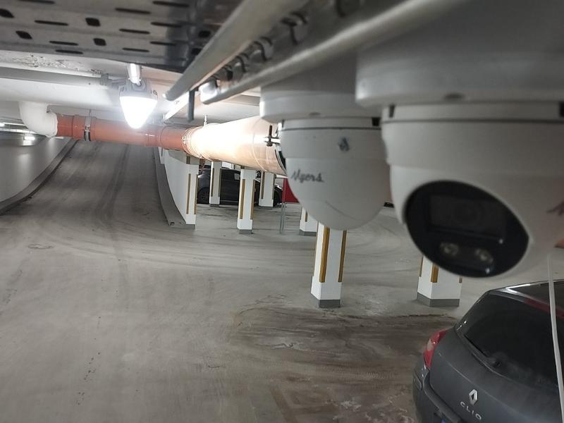 Dome kamery v parkovacom dome