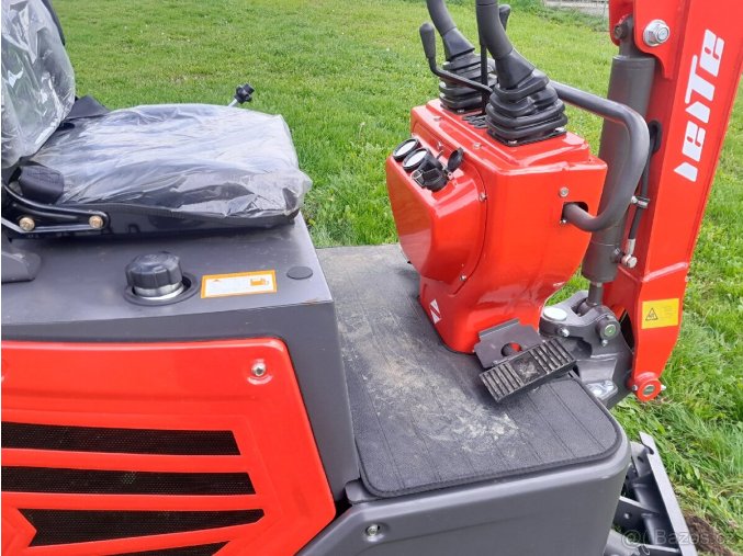 Minirypadlo, minibagr 1,2t s hydraulickým palcem