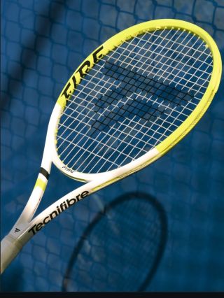 Tecnifibre se nebojí hrát s ohněm, Nová řada raket FIRE bude dostupná ve variantách: 260g, 110in2, 16x19, 330mm 255g,...