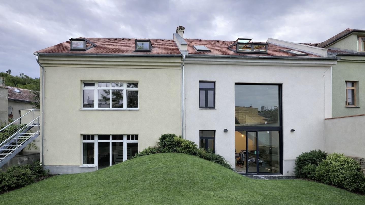 Realizace Dvojdům Braník ze zahrady