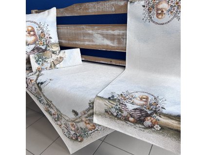 Kuřátko v proutěném košíku