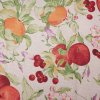 Úchvatná režná látka s květinovým a ovocným motivem,