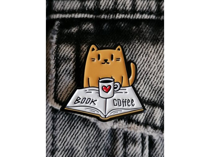 Kniha, káva, kočička