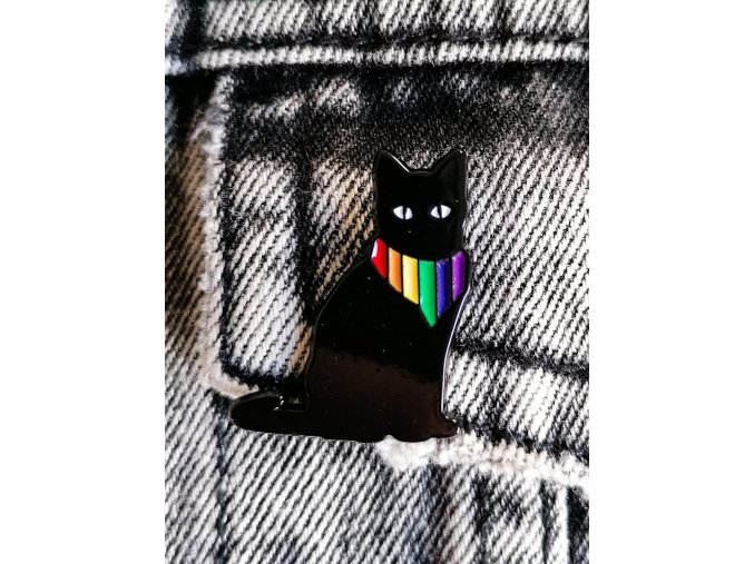 Kočička s duhovým šátkem