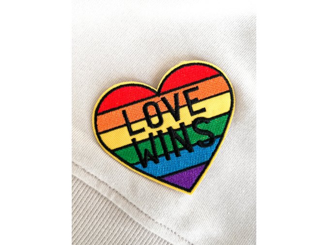 Duhové srdce Love wins