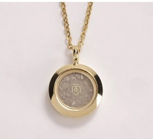 75_medailonek-posvatne-zeme-z-chramove-hory-stribrny