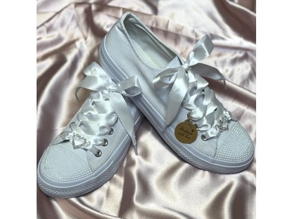 Pearl white tenisky