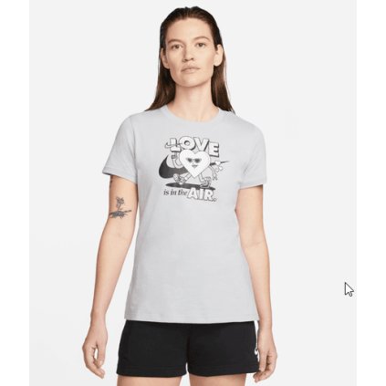 W NSW TEE SS VDAY-Dámské volnočasové triko (Velikost M)