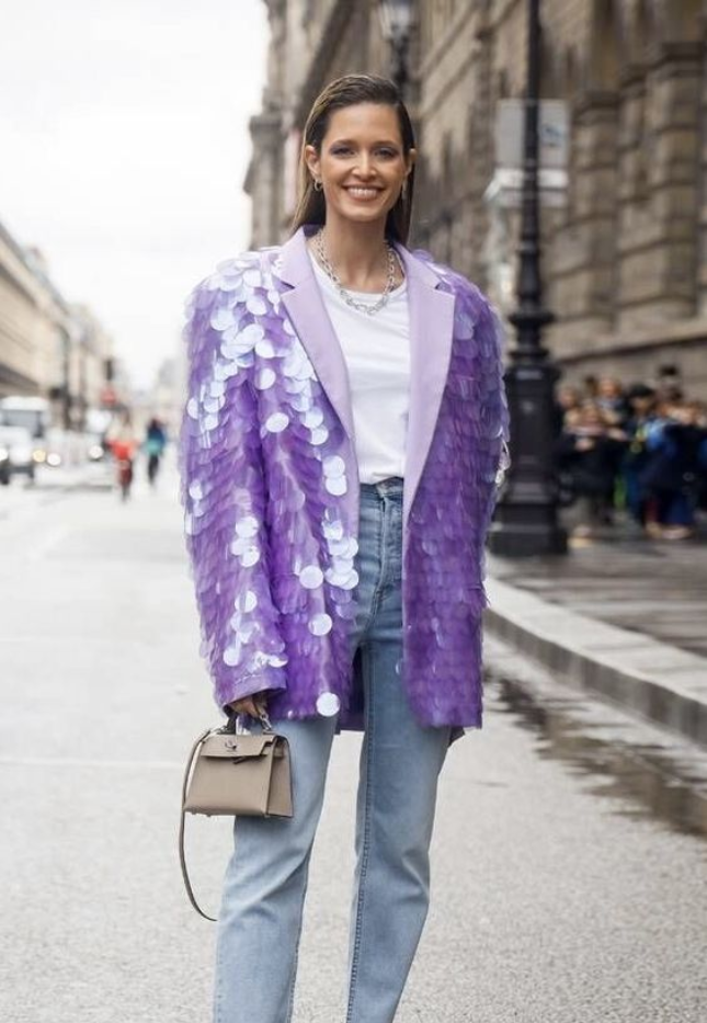 ako nosiť flitre, flitre v outfite, outfit flitre, flitrované sako