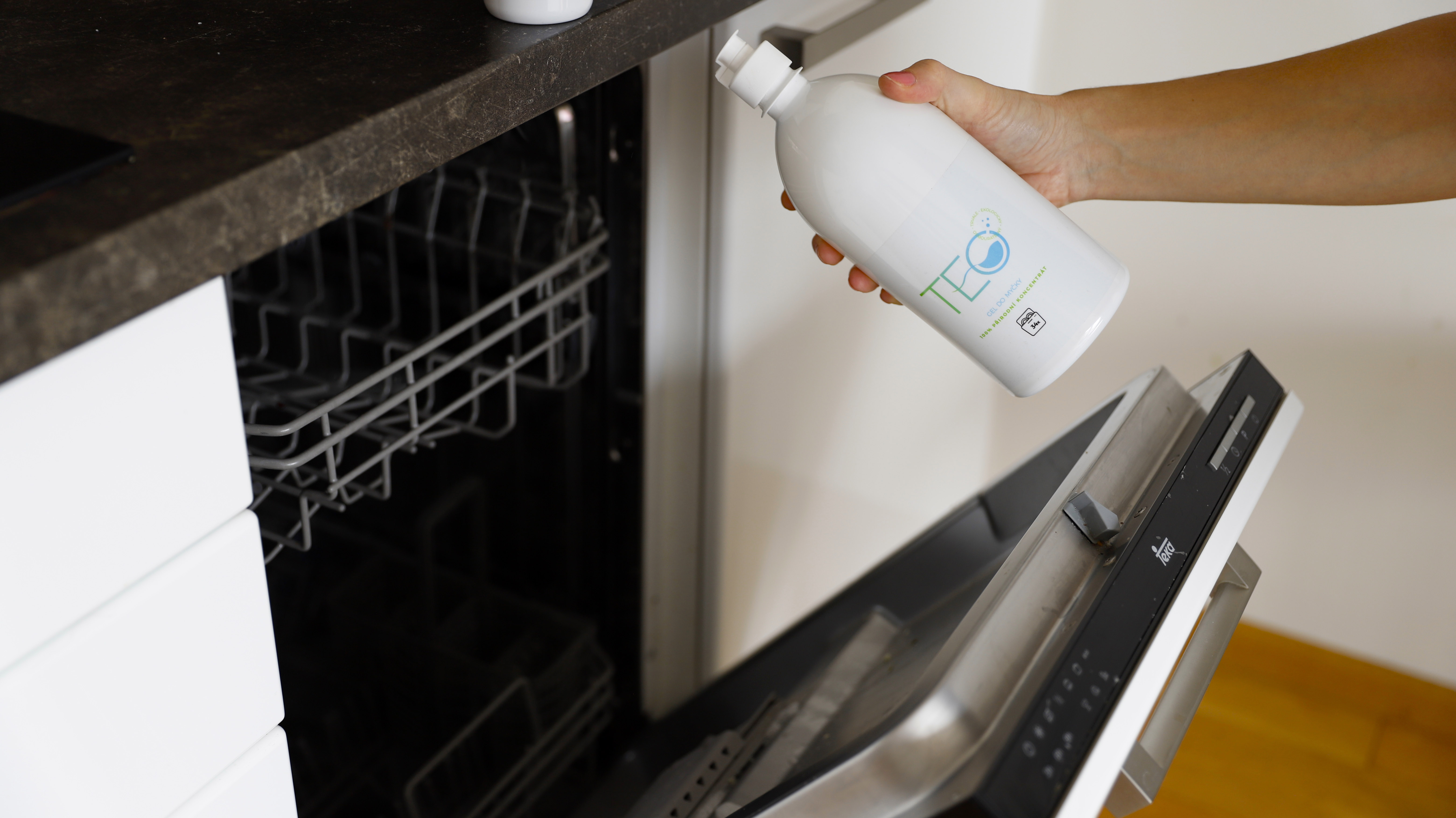 Mytí v myčce na nádobí na 100% přírodní bázi