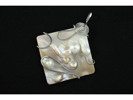 Náhrdelník "Spoutány perletí"