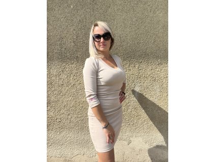 Nude šaty s výšivkou na rukávu - Ella