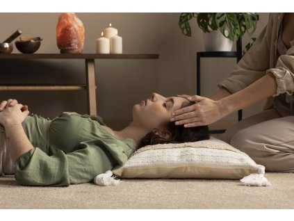 person conducting reiki therapy